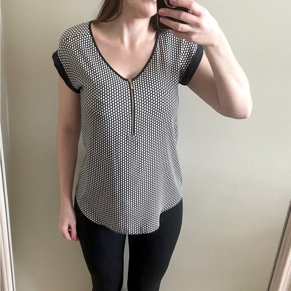 express Tshirt Blouse size small. EUC - Picture 7 of 9